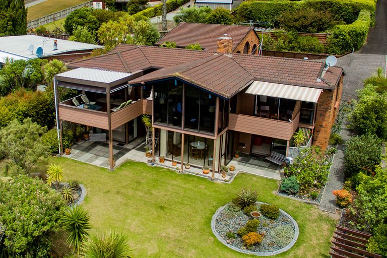 Photo of property in 60 Pacific Parade, Army Bay, Whangaparaoa, 0930