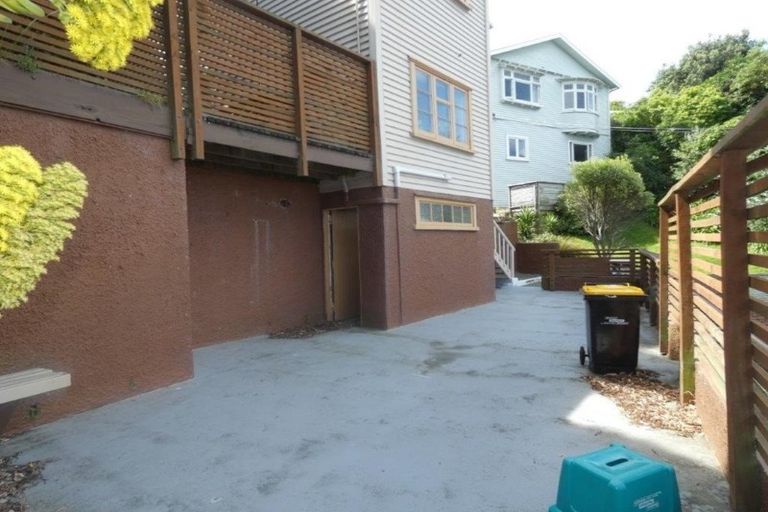 Photo of property in 92 Sutherland Road, Melrose, Wellington, 6023