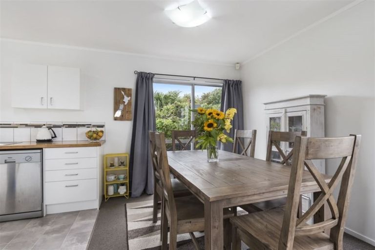 Photo of property in 1/317 Triangle Road, Massey, Auckland, 0614