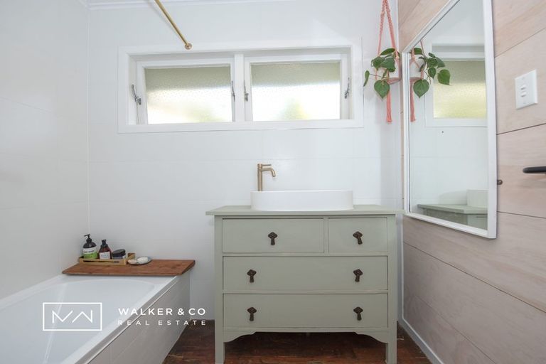 Photo of property in 97 Pinehaven Road, Pinehaven, Upper Hutt, 5019