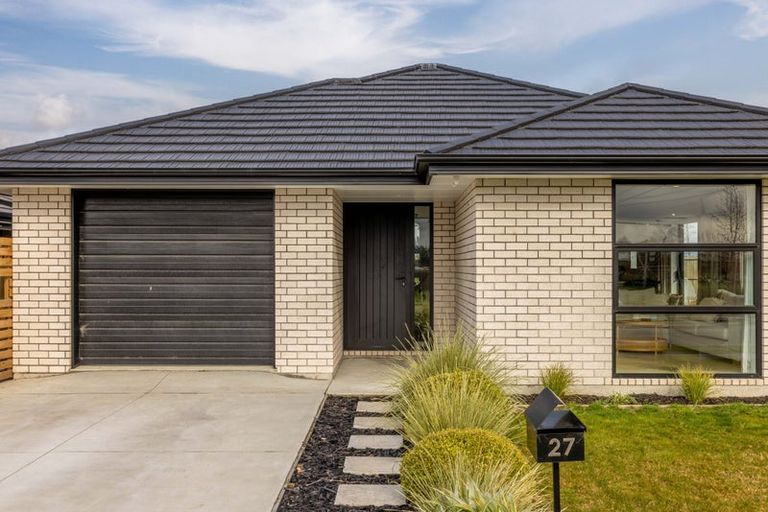 Photo of property in 27 Loch Tanna Way, Yaldhurst, Christchurch, 8042