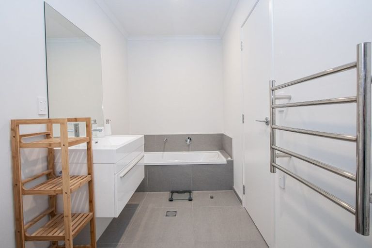 Photo of property in 2/1 Hibiscus Avenue, Hamilton Lake, Hamilton, 3204