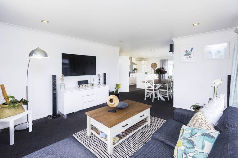 Photo of property in 4 Citrine Grove, Timberlea, Upper Hutt, 5018