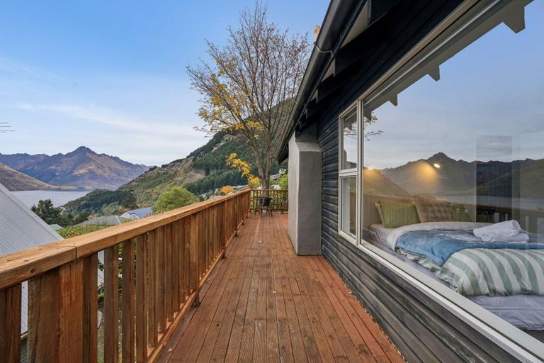 Photo of property in 21 Watts Road, Fernhill, Queenstown, 9300