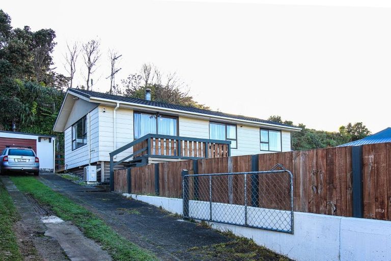 Photo of property in 32 Owhiti Street, Titahi Bay, Porirua, 5022