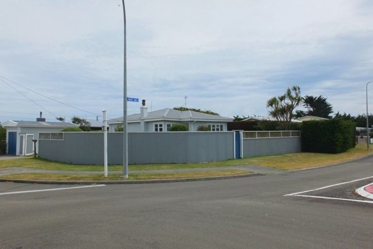 Photo of property in 4 Taylor Street, Foxton Beach, Foxton, 4815