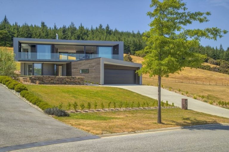 Photo of property in 58 Forest Heights, Wanaka, 9305