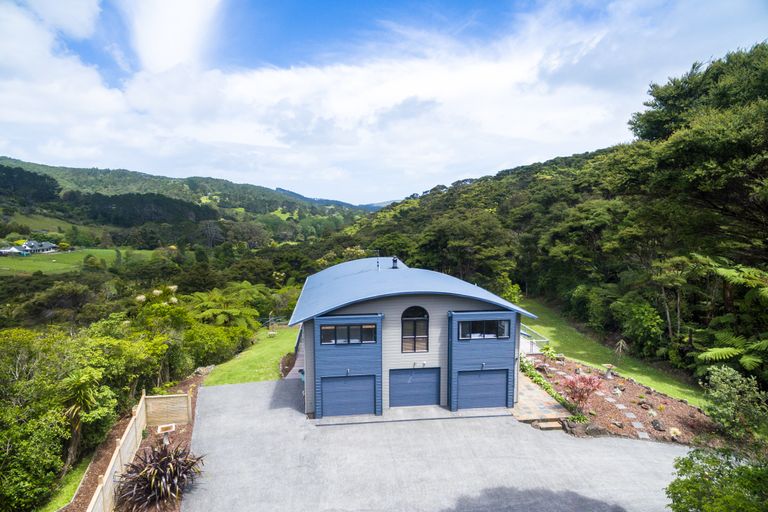 Photo of property in 81 Stoney Creek Drive, Waitakere, Henderson, 0782