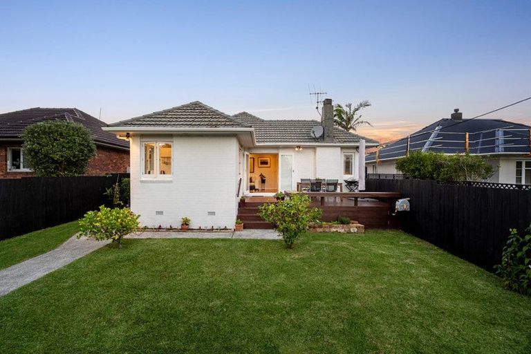 Photo of property in 1/58 Eversleigh Road, Belmont, Auckland, 0622