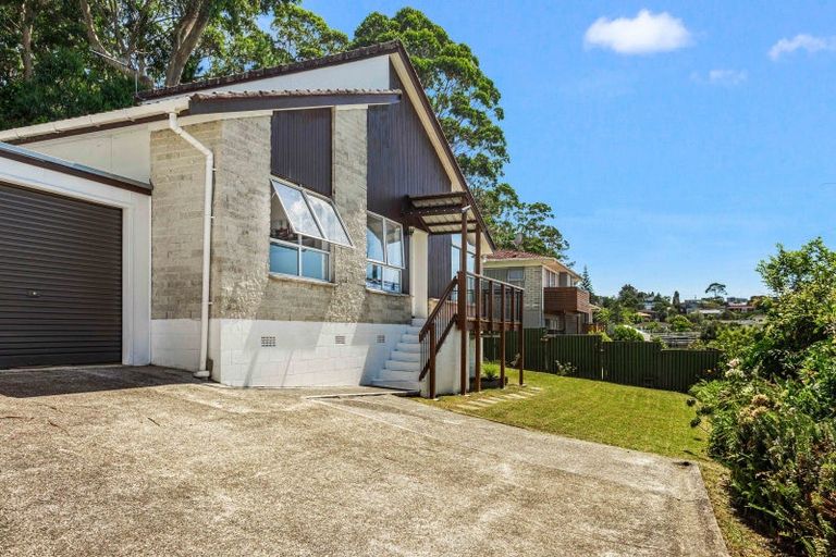 Photo of property in 2/38 Ravenwood Drive, Forrest Hill, Auckland, 0620