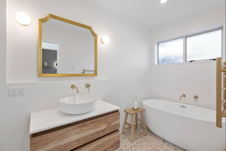 Photo of property in 21b Colchester Crescent, Newlands, Wellington, 6037