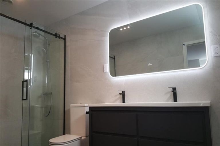 Photo of property in 8 Newport Place, Forrest Hill, Auckland, 0620