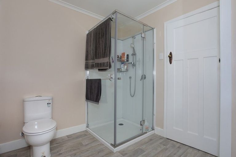 Photo of property in 1 Frood Street, Bulls, 4818