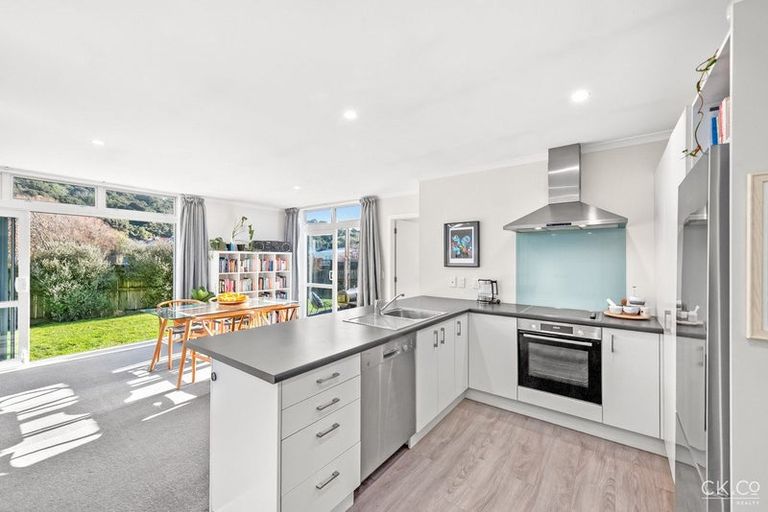 Photo of property in 90b Stokes Valley Road, Stokes Valley, Lower Hutt, 5019