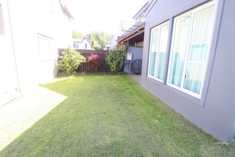Photo of property in 7n Clearwater Cove, West Harbour, Auckland, 0618