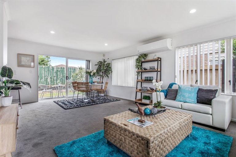 Photo of property in 34 Brashier Circle, Sunnyvale, Auckland, 0612