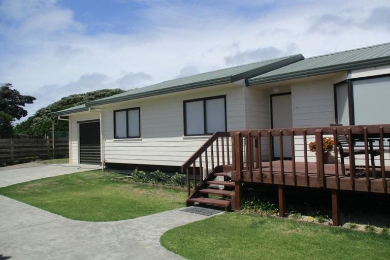 Photo of property in 4 Karaka Street, Otaki Beach, Otaki, 5512