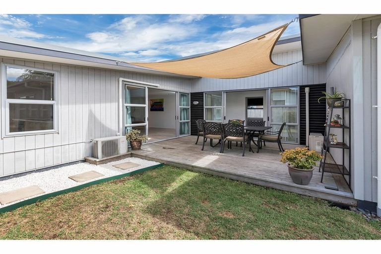 Photo of property in 5 Endeavour Place, One Tree Point, 0118