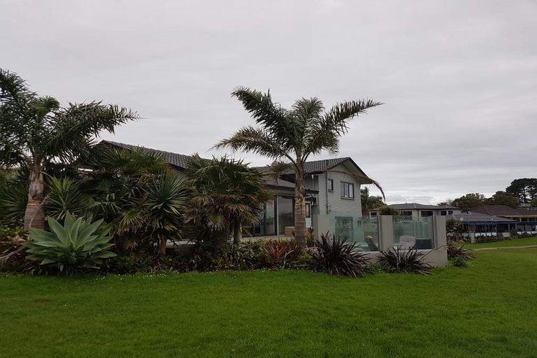 Photo of property in 37 St Annes Crescent, Wattle Downs, Auckland, 2103