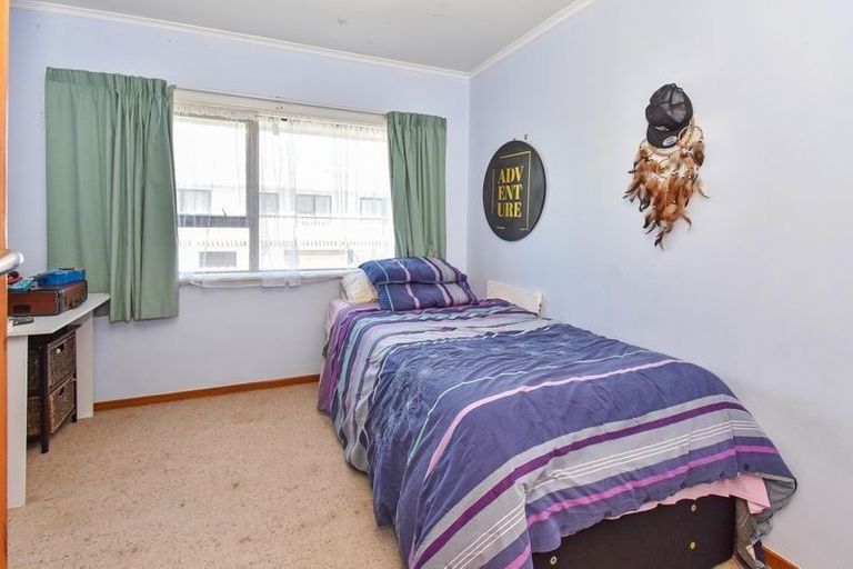 Photo of property in 1 Sunburst Street, Papakura, 2110