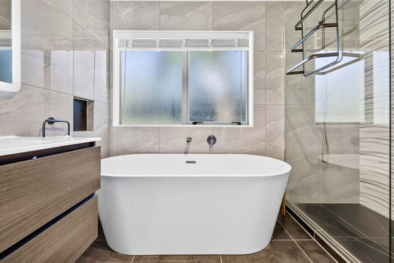 Photo of property in 21 Kotanui Avenue, Army Bay, Whangaparaoa, 0930