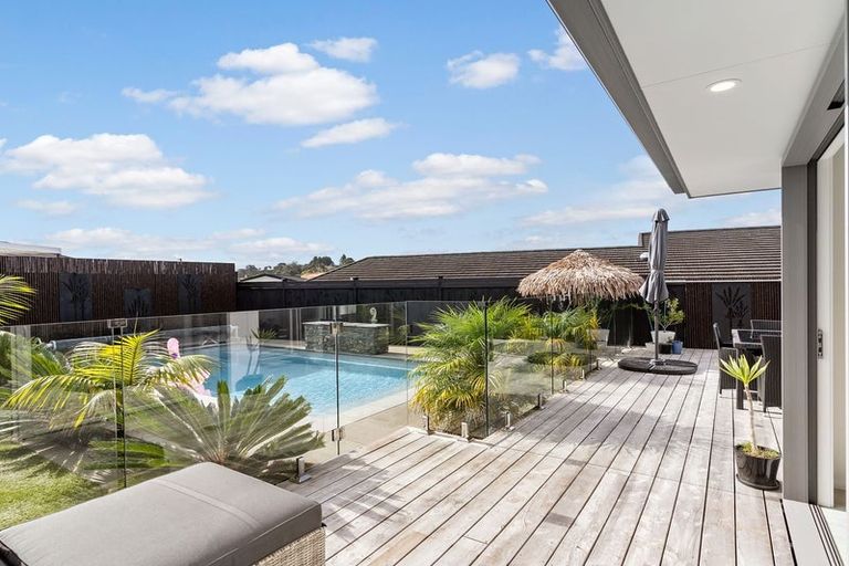 Photo of property in 6 Davey Crescent, Orewa, 0931