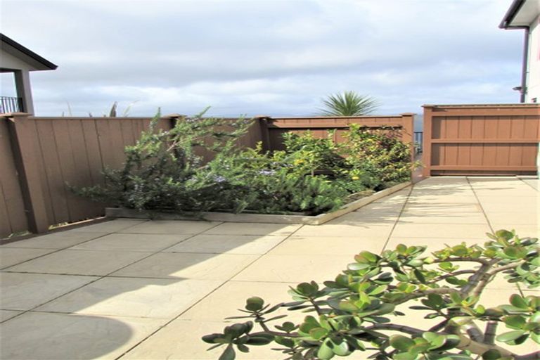 Photo of property in 38 Arahiwi Grove, Tirohanga, Lower Hutt, 5010