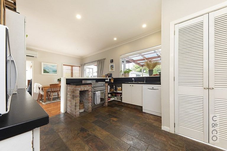 Photo of property in 7 Taupaki Road, Taupaki, Henderson, 0782