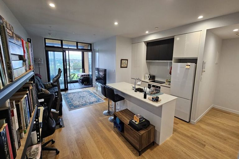 Photo of property in Frank Sargeson Apts, 204/80 Anzac Street, Takapuna, Auckland, 0622