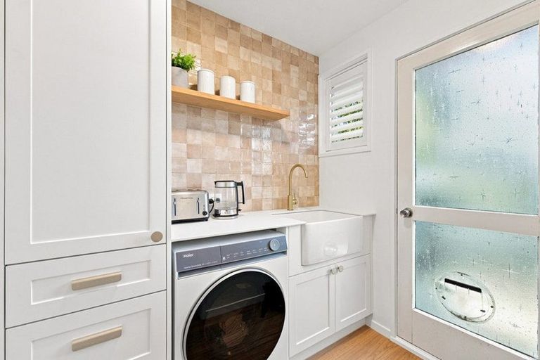 Photo of property in 1/25 Wilsons Road, Saint Martins, Christchurch, 8022