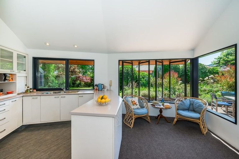 Photo of property in 11 Walnut Grove, Waikanae, 5036