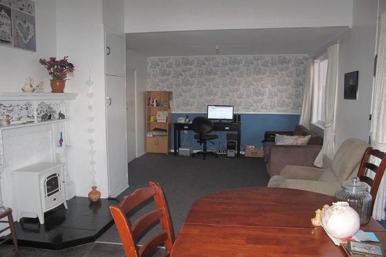 Photo of property in 15 Timaru Road, Waimate, 7924