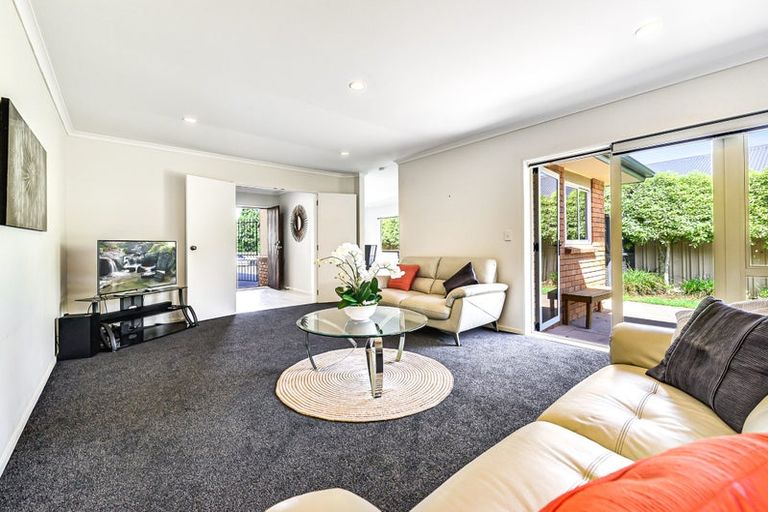 Photo of property in 4 Abergeldie Way, Cambridge, 3434