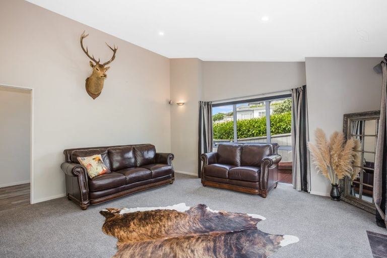 Photo of property in 11 Te Puia Drive, Aotea, Porirua, 5024