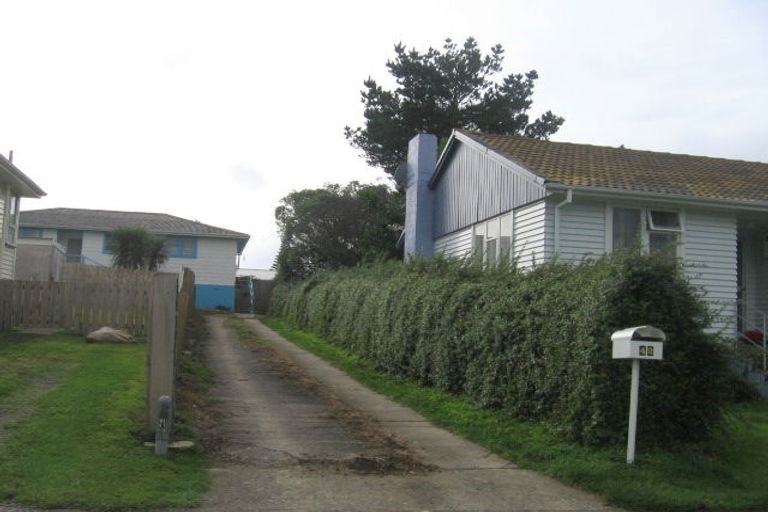 Photo of property in 42 Beauzami Crescent, Ascot Park, Porirua, 5024