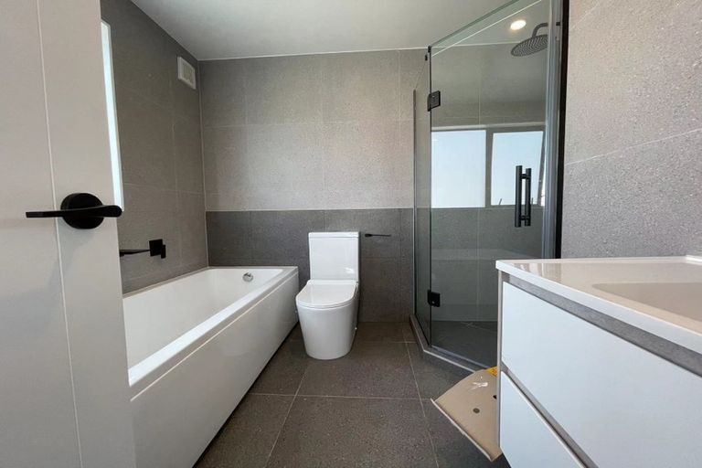 Photo of property in 1a Tui Glen Road, Birkenhead, Auckland, 0626