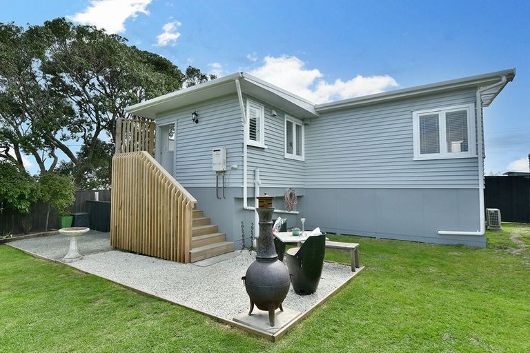 Photo of property in 1339 Whangaparaoa Road, Army Bay, Whangaparaoa, 0930