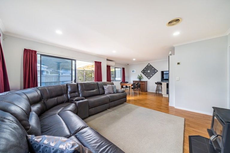 Photo of property in 5 Ashburn Road, Wainuiomata, Lower Hutt, 5014
