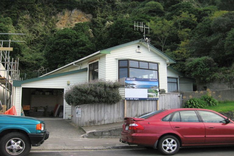 Photo of property in 493 Karaka Bay Road, Karaka Bays, Wellington, 6022