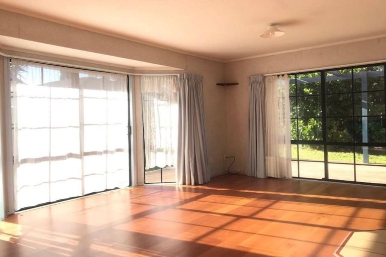 Photo of property in 2/16 De Quincey Terrace, Highland Park, Auckland, 2010