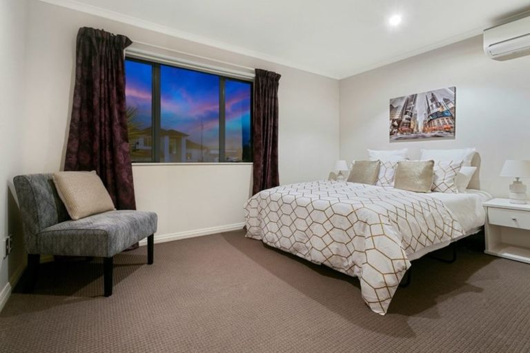 Photo of property in 19 Springvale Drive, Fairview Heights, Auckland, 0632