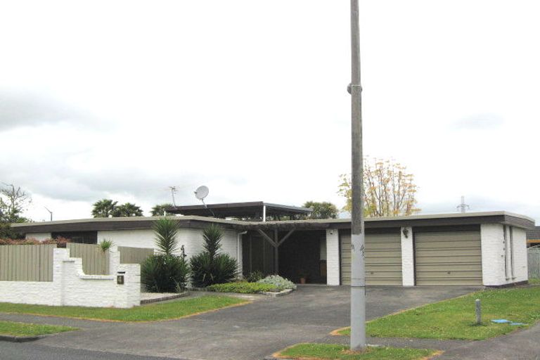 Photo of property in 4 Walter Strevens Drive, Conifer Grove, Takanini, 2112