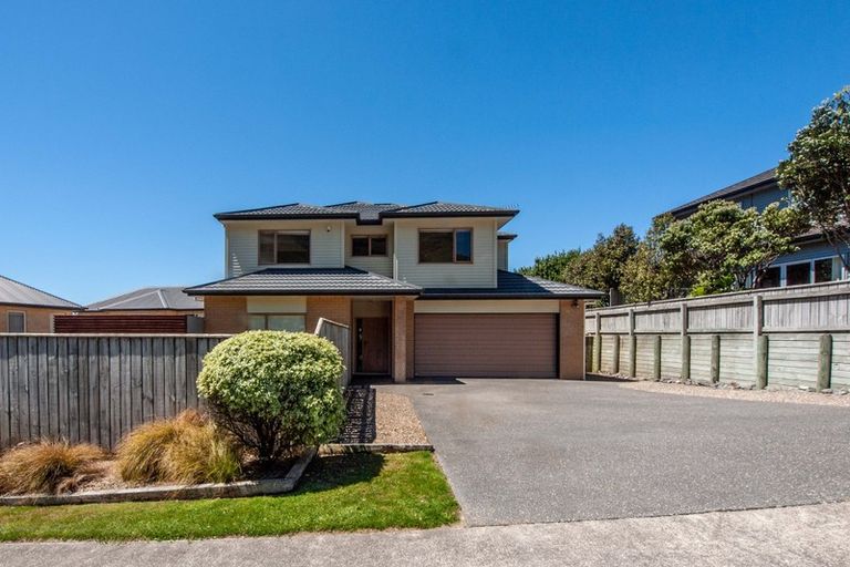 Photo of property in 43 Erlestoke Crescent, Churton Park, Wellington, 6037