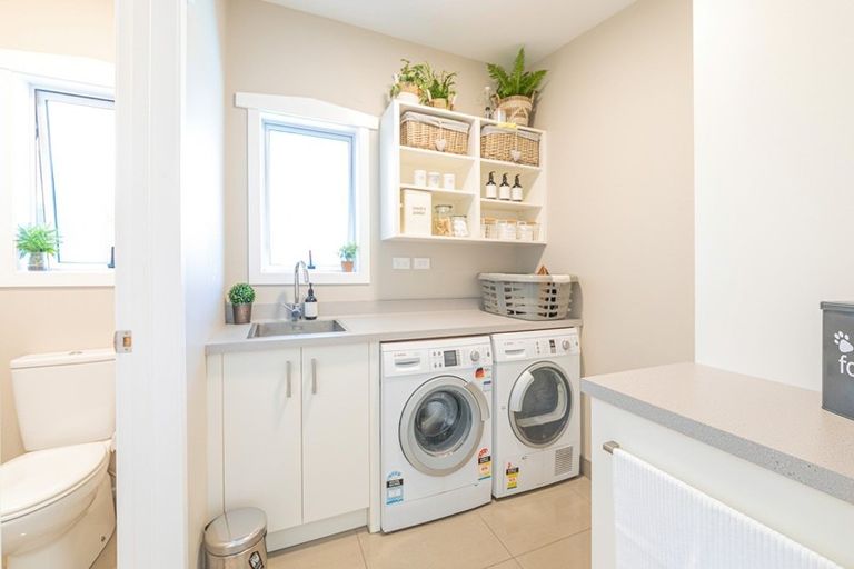 Photo of property in 16 Selwyn Crescent, College Estate, Whanganui, 4500