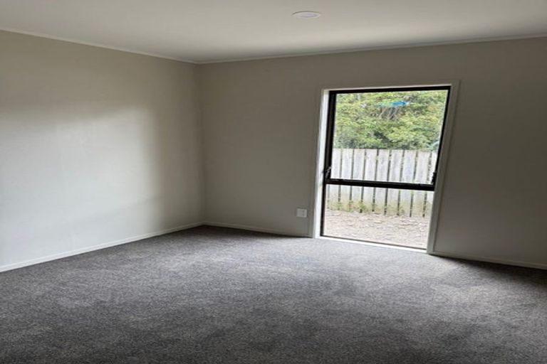 Photo of property in 2/16 Edwin Freeman Place, Ranui, Auckland, 0612