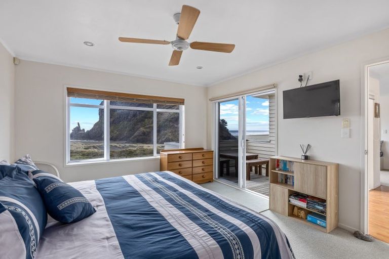 Photo of property in 47 Marine Parade South, Piha, 0772