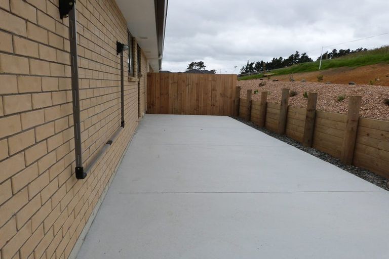 Photo of property in 28c Tram Valley Road, Swanson, Auckland, 0614