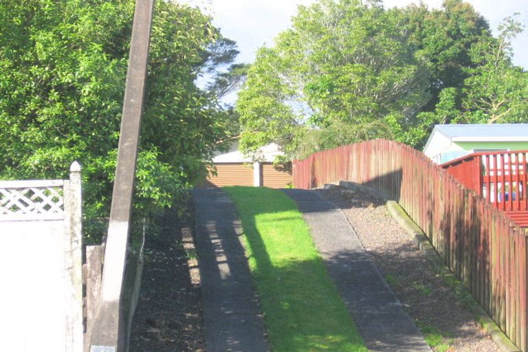 Photo of property in 28 Zita Maria Drive, Massey, Auckland, 0614