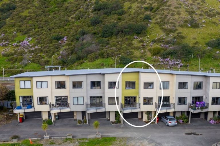 Photo of property in Te Kakariki Apartments, 7/8 Wellington Road, Paekakariki, 5034