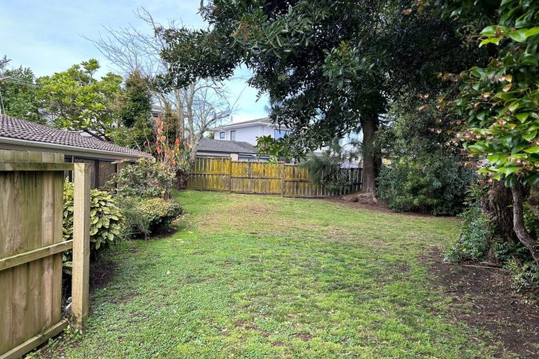 Photo of property in 18 Cornelian Crescent, Half Moon Bay, Auckland, 2012